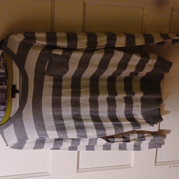 Sweater - Picture 3 of 3